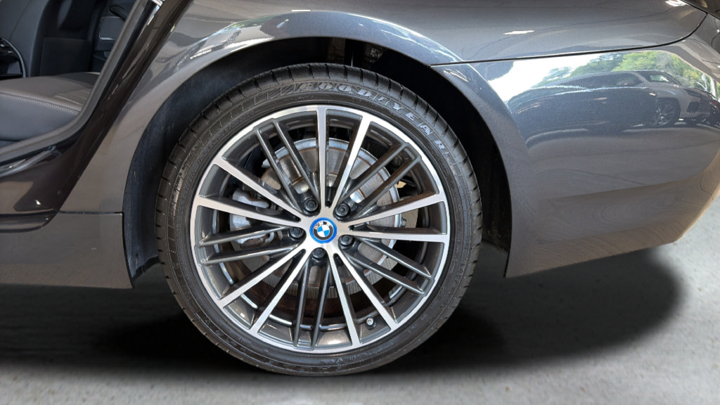 Used 2023 BMW 530e xDrive w/ Premium Package AWD/4WD image 22