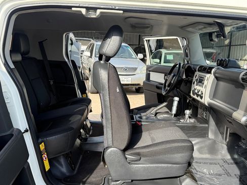 Used 2014 Toyota FJ Cruiser 4WD image 22