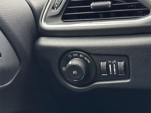 New 2026 Chrysler Pacifica Limited image 16