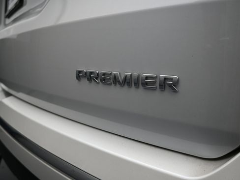 Used 2023 Chevrolet Traverse Premier AWD/4WD image 46