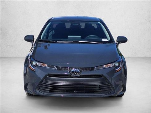 Used 2024 Toyota Corolla LE FWD image 2