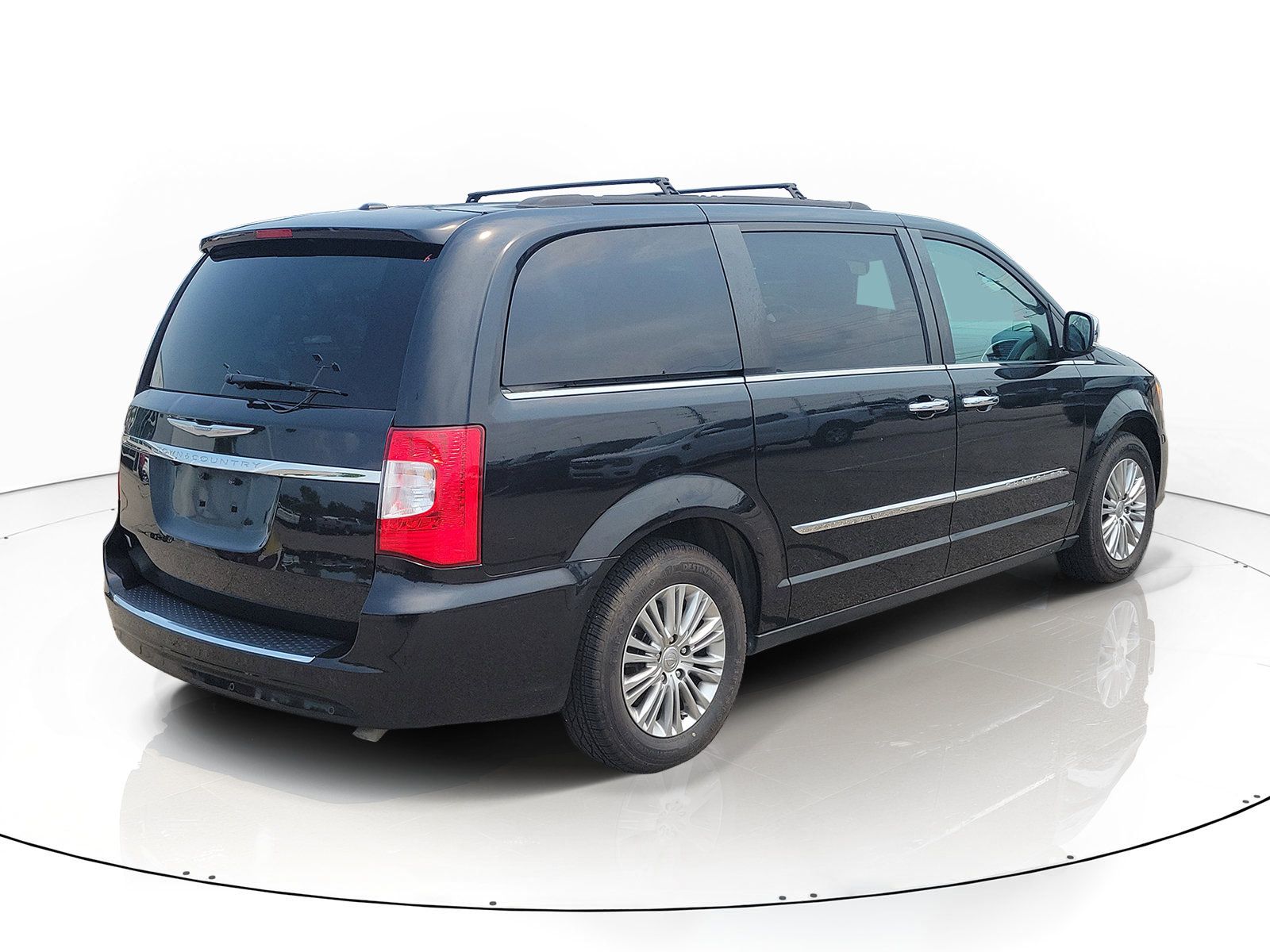 Used 2015 Chrysler Town & Country Touring-L w/ Driver Convenience Group FWD image 3