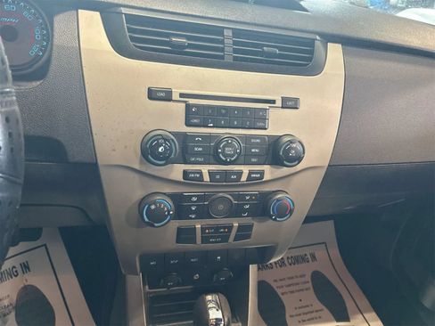 Used 2011 Ford Focus SE FWD image 6