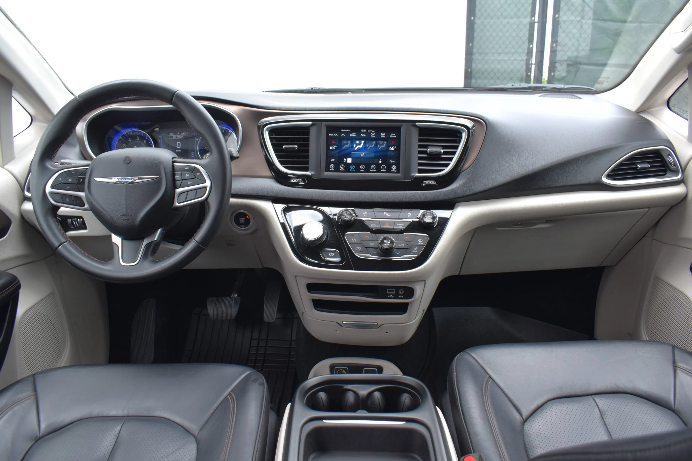 Used 2018 Chrysler Pacifica Touring-L FWD image 53
