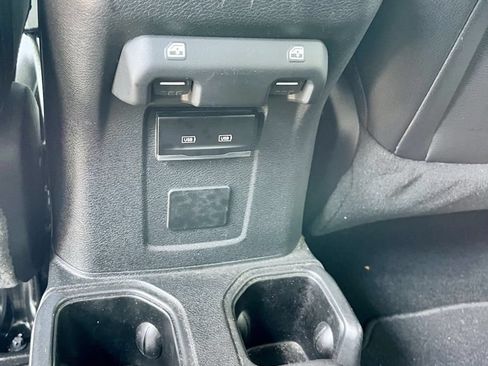 Used 2022 Jeep Gladiator Overland AWD/4WD image 18