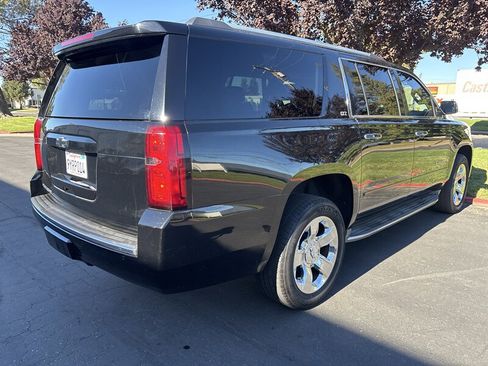Used 2015 Chevrolet Suburban LTZ RWD image 11