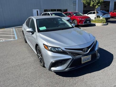 Used 2021 Toyota Camry SE FWD image 2