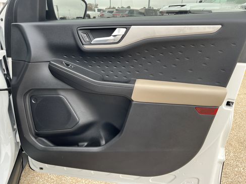 Used 2020 Ford Escape SEL image 23