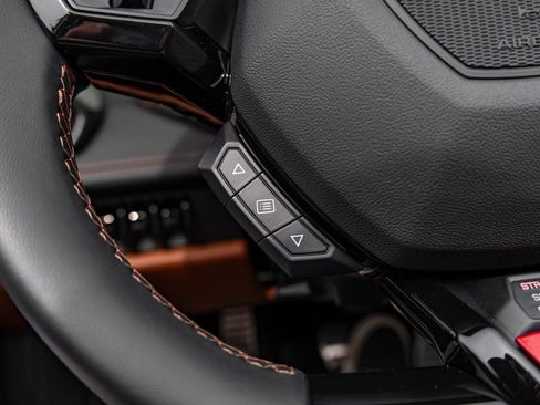 Used 2024 Lamborghini Huracan EVO image 13