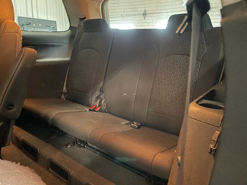 Used 2015 GMC Acadia SLE AWD/4WD image 17
