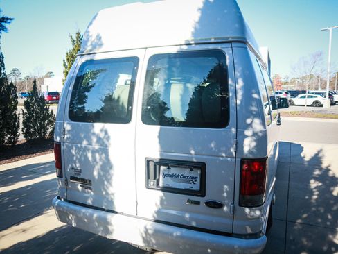 Used 2014 Ford E-250 and Econoline 250 Extended w/ Power Group image 9
