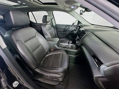 Used 2018 Chevrolet Traverse Premier image 32