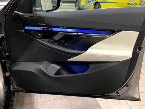 Used 2024 BMW 540i xDrive w/ Convenience Package image 12