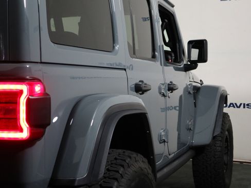 Used 2024 Jeep Wrangler Unlimited Rubicon AWD/4WD image 5