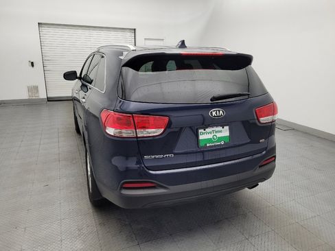 Used 2018 Kia Sorento FWD image 6