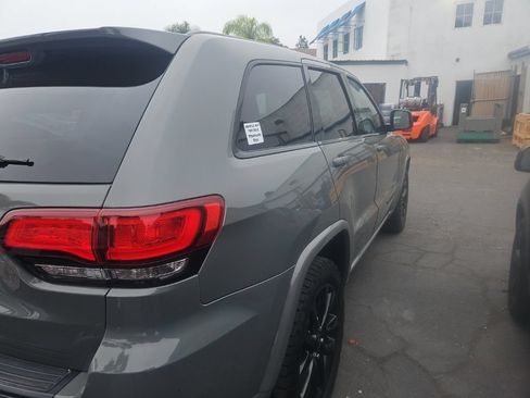 Used 2020 Jeep Grand Cherokee Altitude AWD/4WD image 9