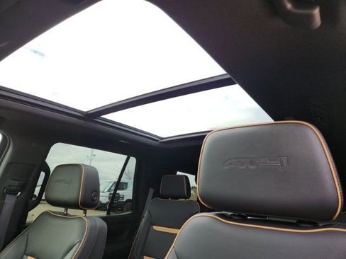 Used 2024 GMC Yukon AT4 w/ Technology Package image 17