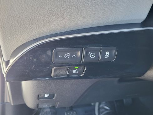 Used 2021 Toyota Prius LE image 36