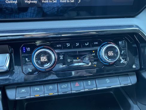 Used 2024 GMC Sierra 1500 AT4 w/ Technology Package image 18