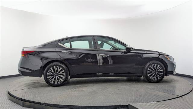 Used 2025 Nissan Altima 2.5 SV FWD image 9