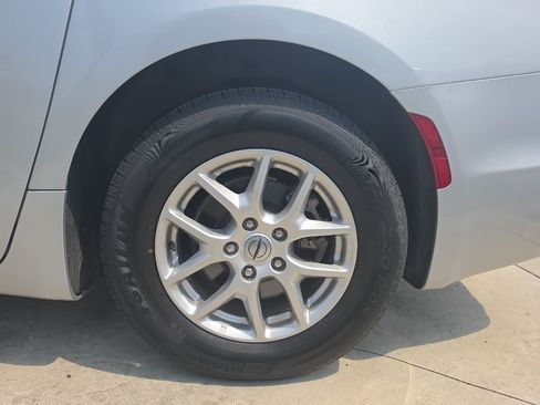 Used 2024 Chrysler Pacifica Touring-L FWD image 21