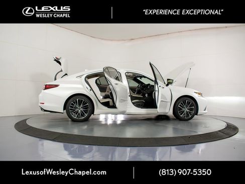 Used 2024 Lexus ES 350 w/ Premium Package image 17