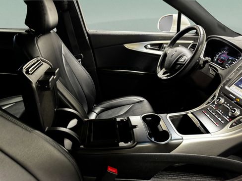 Used 2017 Lincoln MKX Premiere image 22