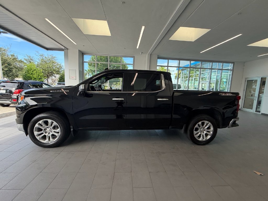 Certified 2022 Chevrolet Silverado 1500 LTZ w/ LTZ Premium Package AWD/4WD image 4