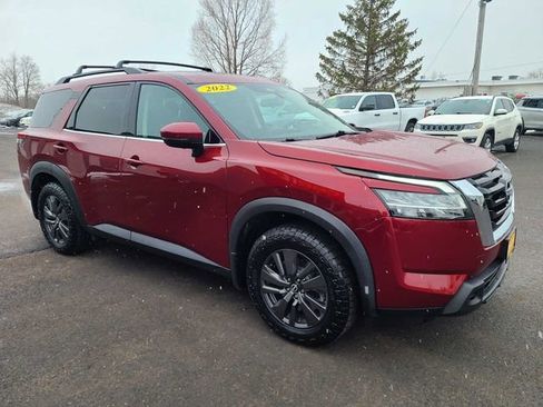 Used 2022 Nissan Pathfinder SV w/ SV Premium Package image 3