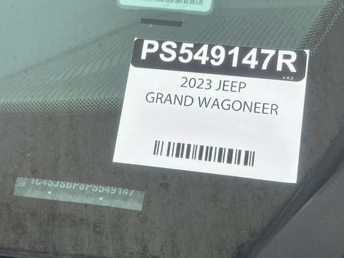Used 2023 Jeep Wagoneer L Series II AWD/4WD image 2