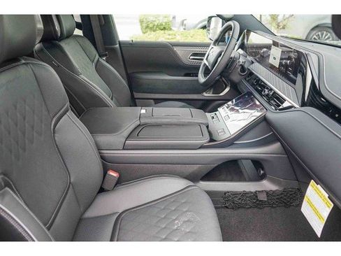 New 2026 INFINITI QX80 Autograph w/ Premium Cargo Package AWD/4WD image 17