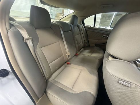 Used 2015 Ford Taurus SEL FWD image 36