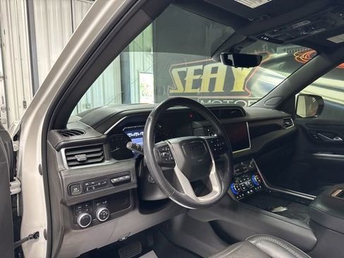 Used 2021 GMC Yukon Denali w/ Denali Premium Package AWD/4WD image 6