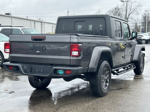 Used 2024 Jeep Gladiator Sport image 7
