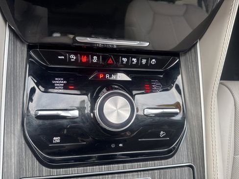 Used 2023 Jeep Wagoneer Series III w/ Premium Group I image 36