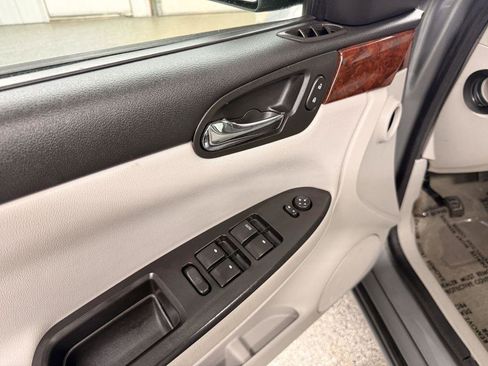 Used 2008 Chevrolet Impala LT FWD image 20