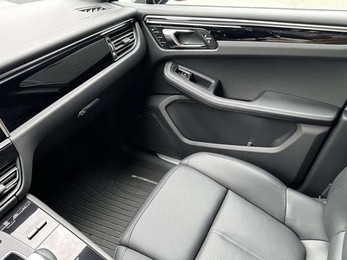 Certified 2022 Porsche Macan S AWD/4WD image 30
