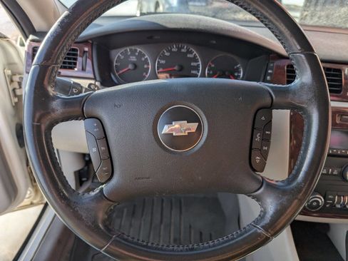 Used 2009 Chevrolet Impala LT w/ Luxury Edition Package image 11