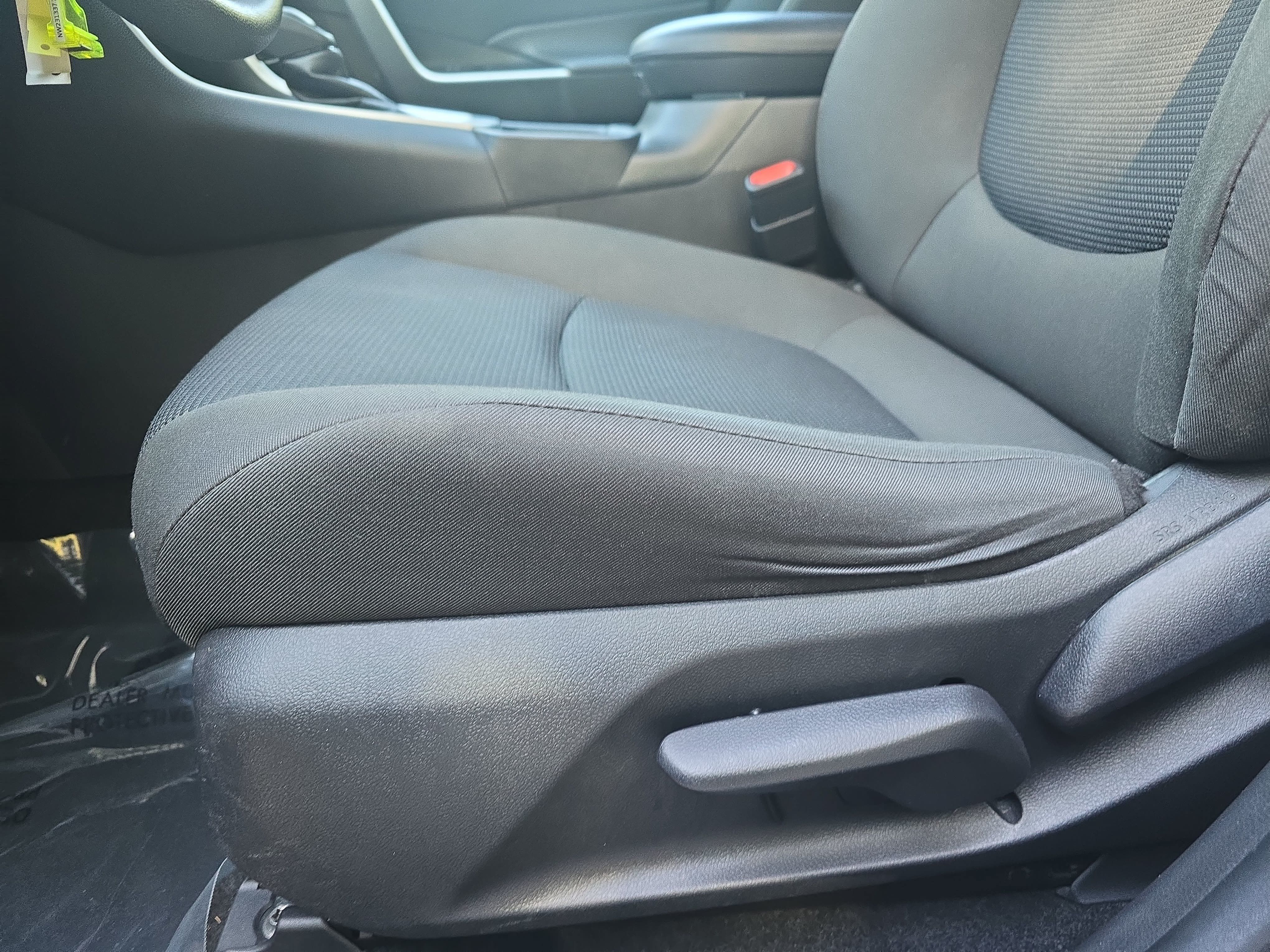 Used 2022 Toyota RAV4 LE FWD image 30
