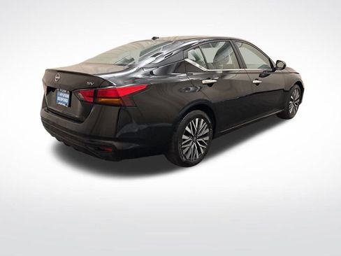 Used 2024 Nissan Altima 2.5 SV image 5
