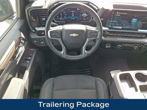 Used 2023 Chevrolet Silverado 1500 LT AWD/4WD image 3