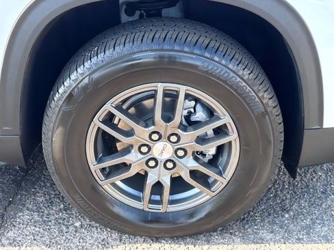 Used 2026 GMC Acadia Elevation FWD image 10
