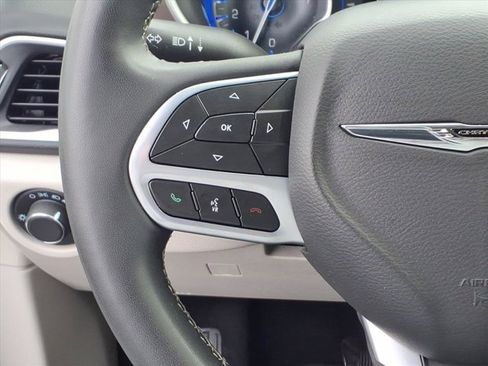 Used 2023 Chrysler Voyager LX image 16