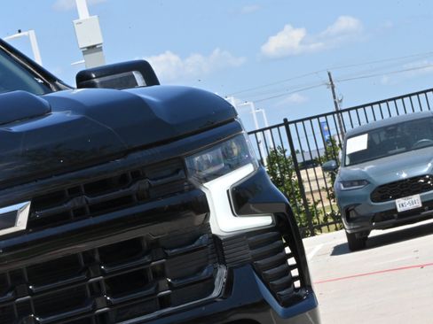 Used 2023 Chevrolet Silverado 1500 LT Trail Boss w/ LT Trail Boss Premium Package AWD/4WD image 39