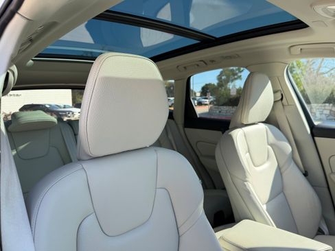 Certified 2023 Volvo XC60 B5 Plus w/ Protection Package Premier image 9