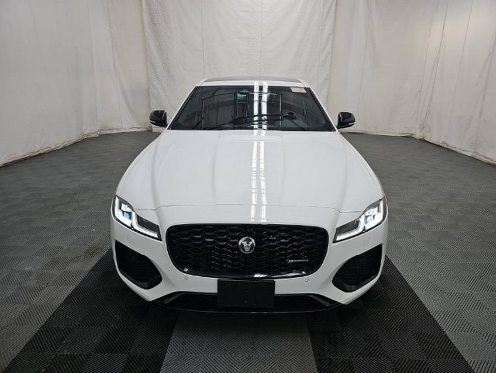 Used 2024 Jaguar XF R-Dynamic SE RWD image 3