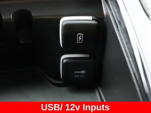 Used 2024 Chrysler Pacifica Premium FWD image 27