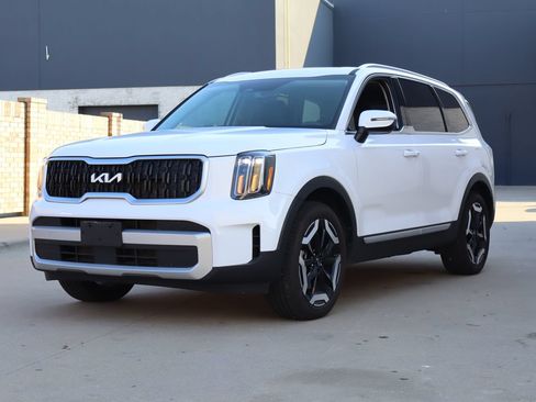 Used 2025 Kia Telluride EX w/ EX Captain's Chair Package FWD image 2
