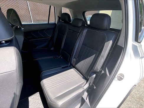 Certified 2022 Volkswagen Tiguan SE w/ Panoramic Sunroof Package AWD/4WD image 25