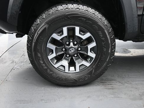 Used 2021 Toyota Tacoma TRD Off-Road image 12